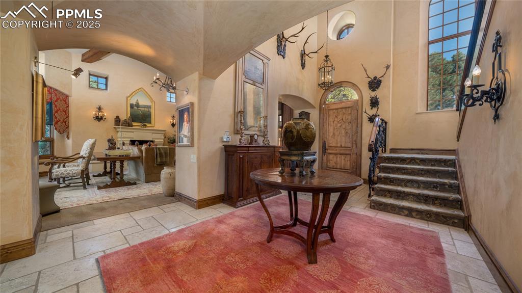 Image 7 of 42: Entry