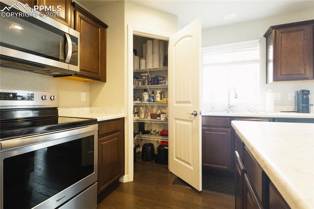 Image 14 of 37: Kitchen