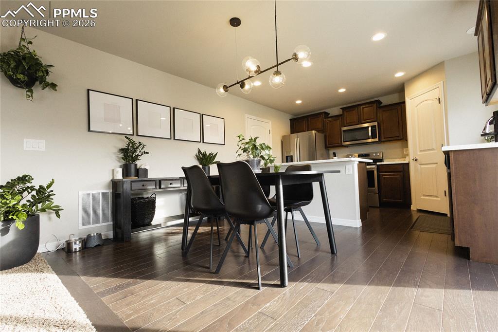 Image 9 of 37: Dining Area