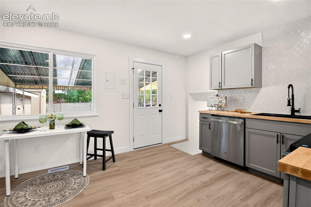 Image 7 of 38: Kitchen