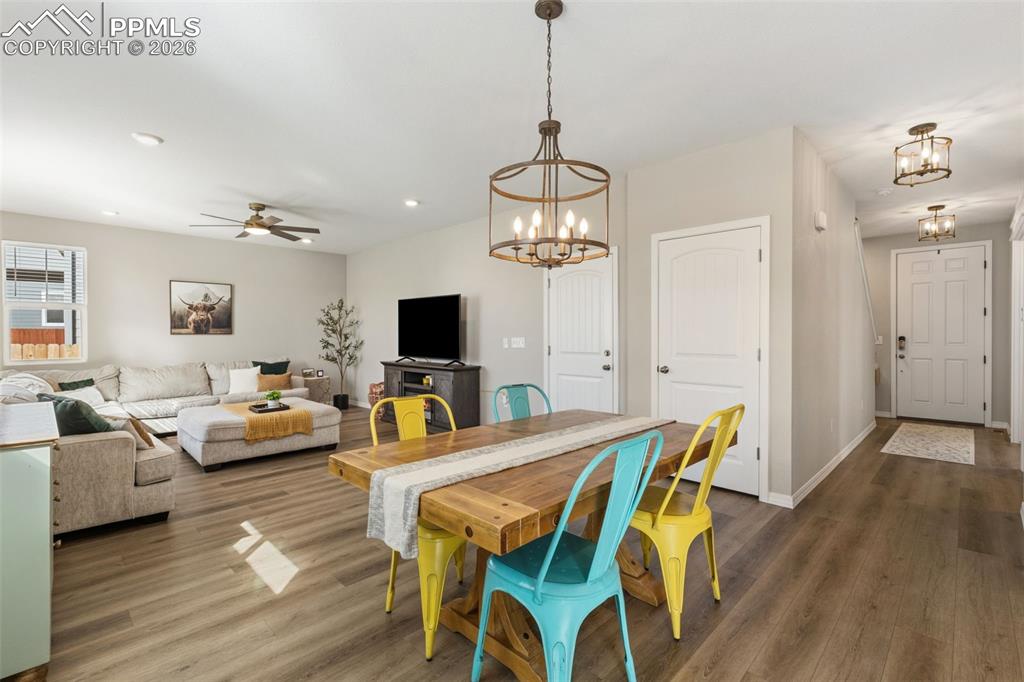 Image 10 of 30: Dining Area