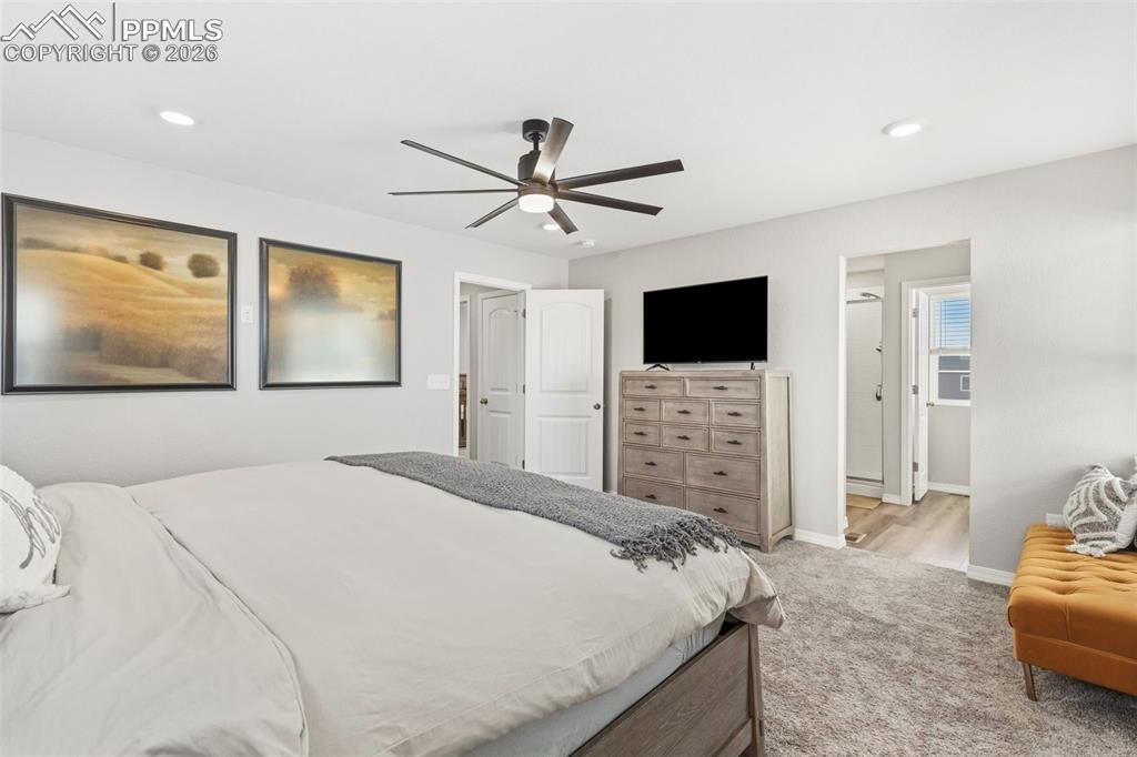 Image 13 of 30: Bedroom