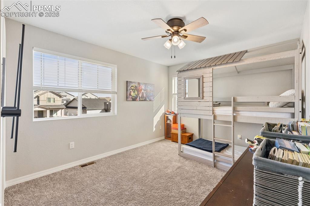 Image 18 of 30: Bedroom