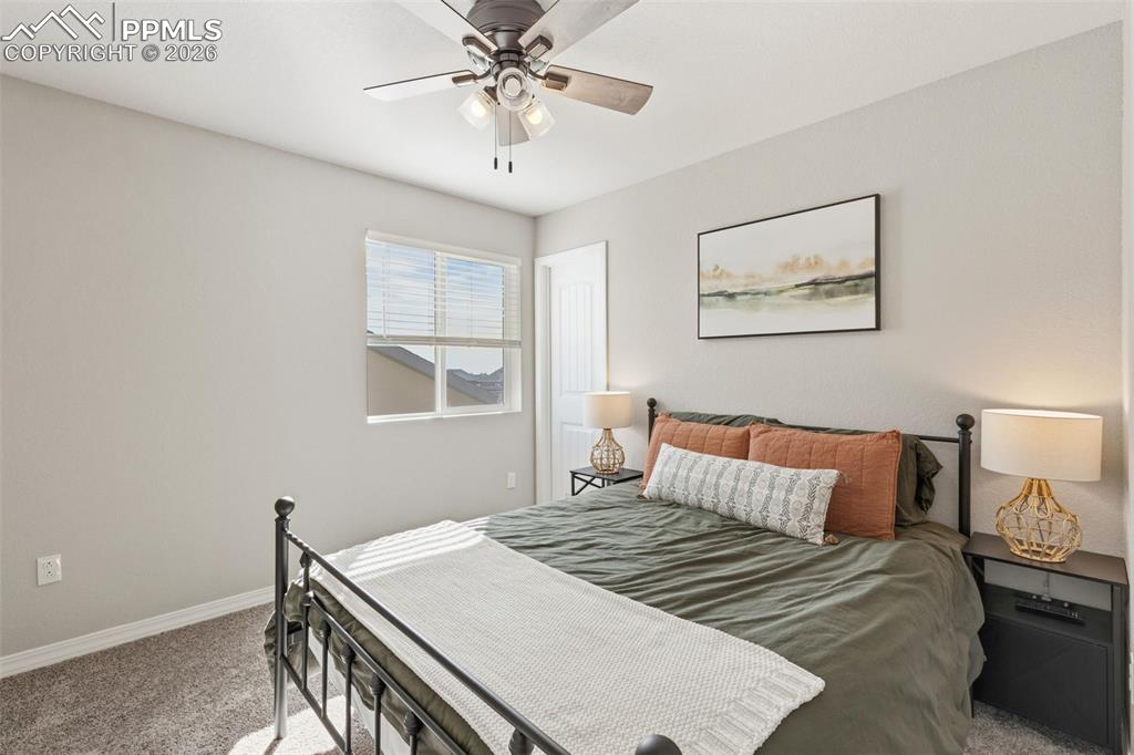 Image 19 of 30: Bedroom