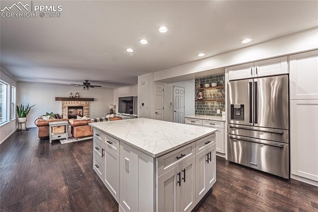 Image 13 of 50: Kitchen