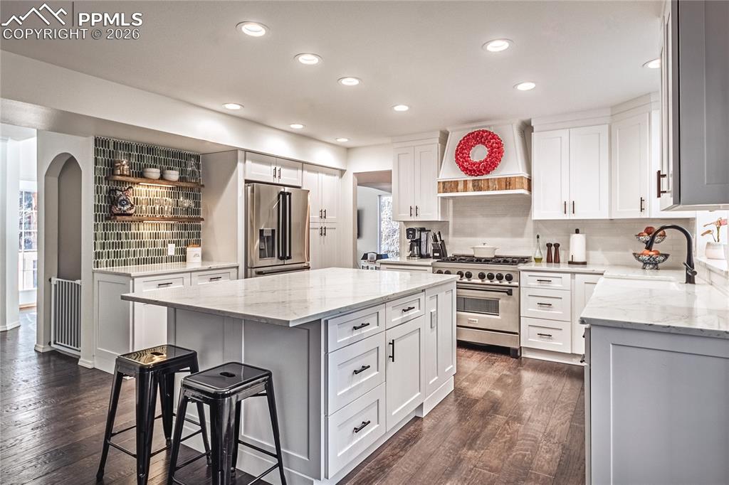 Image 14 of 50: Kitchen