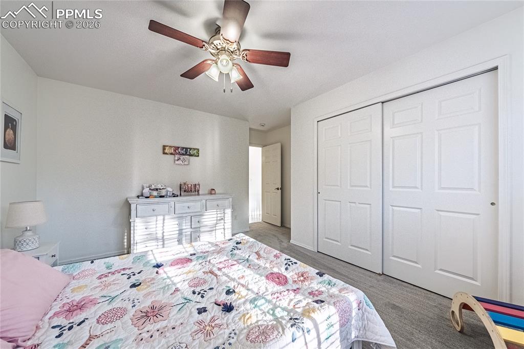 Image 23 of 50: Bedroom