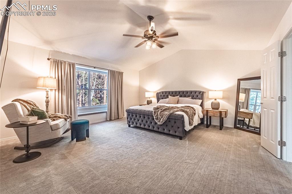 Image 29 of 50: Bedroom