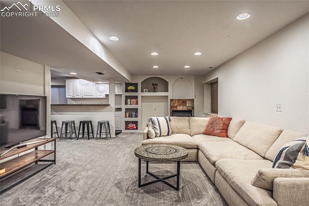 Image 39 of 50: Living Room