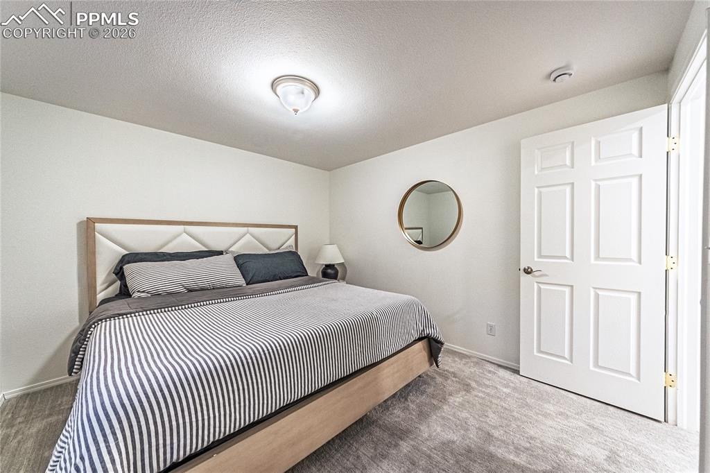 Image 41 of 50: Bedroom