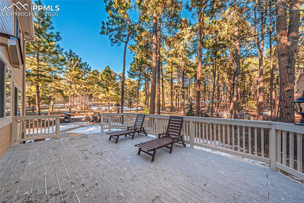 Image 44 of 50: Deck