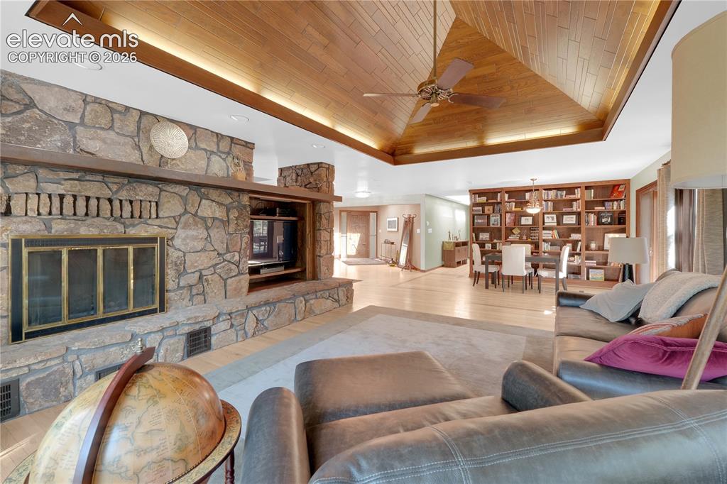 Image 15 of 46: Living Room
