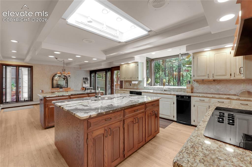 Image 6 of 46: Kitchen