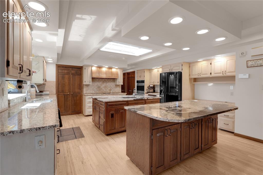 Image 9 of 46: Kitchen