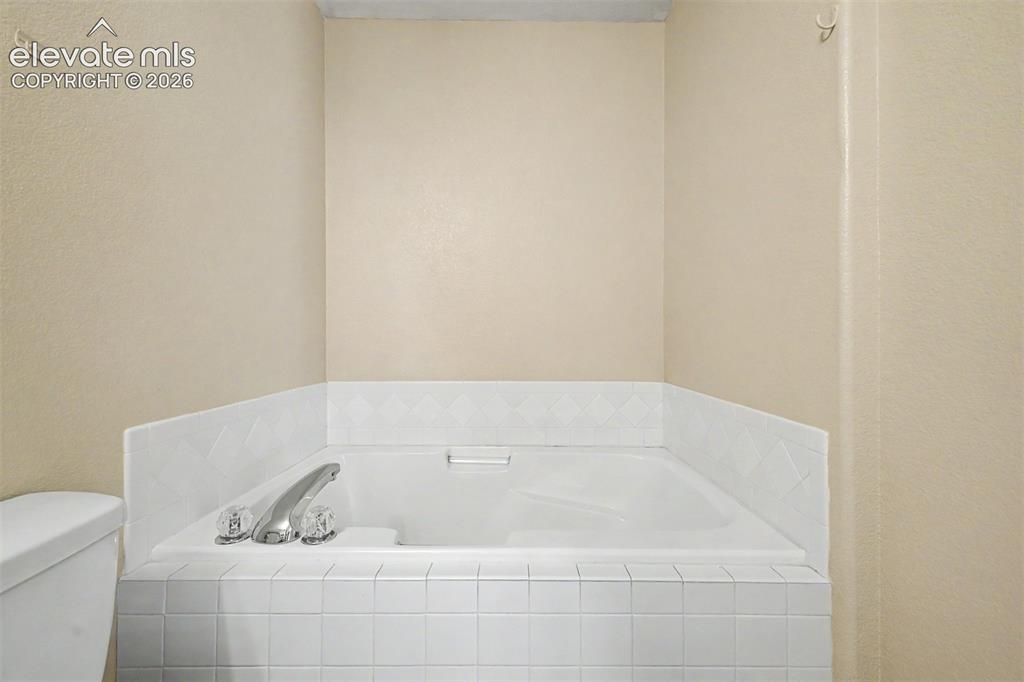 Image 17 of 32: Garden tub in primary bathroom