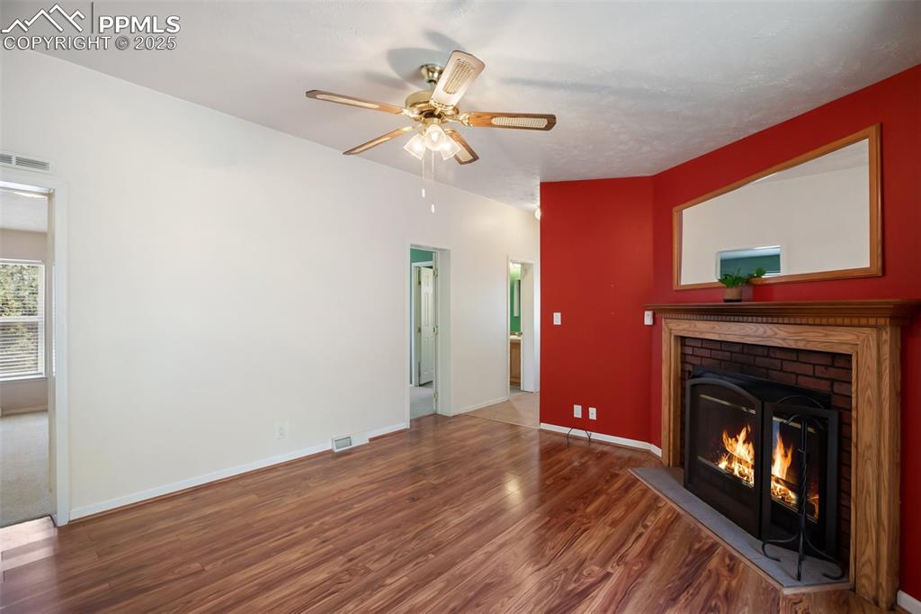 Image 11 of 27: Family Room