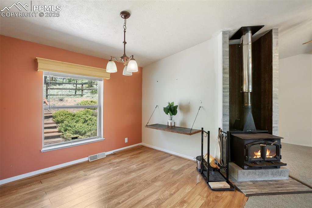 Image 9 of 27: Dining Area