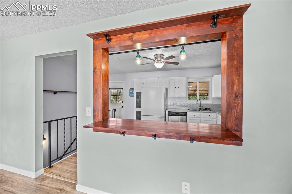 Image 11 of 50: Kitchen