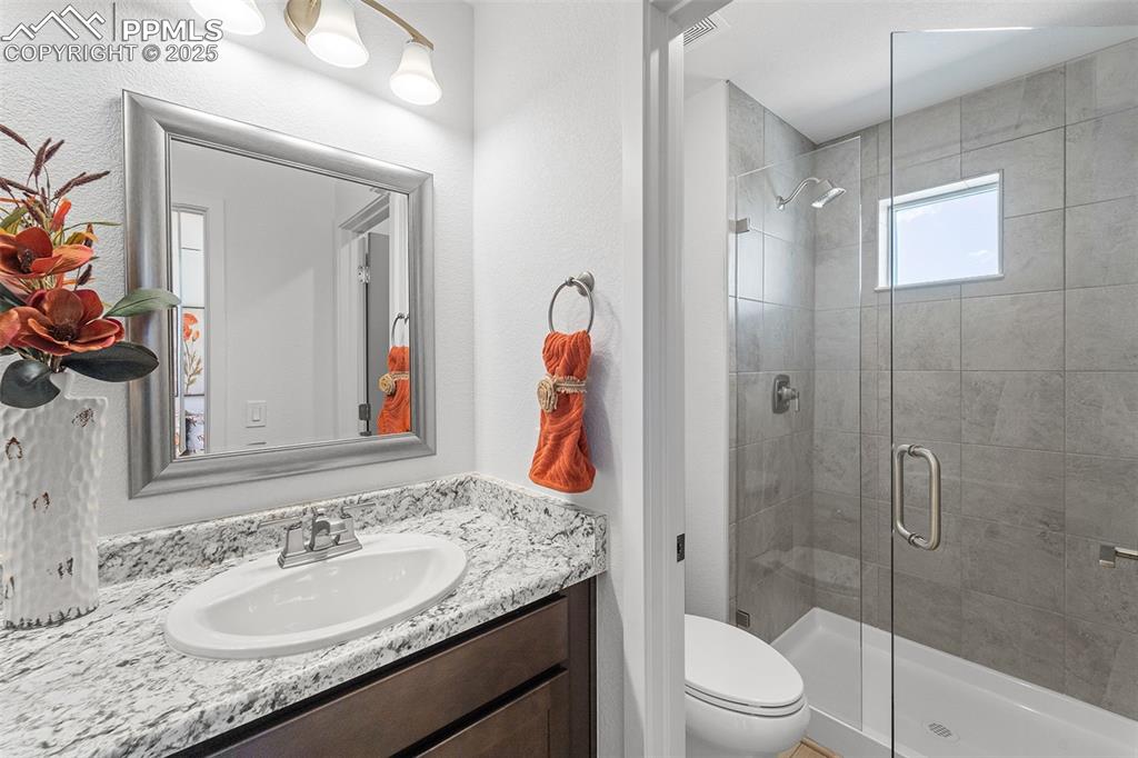 Image 21 of 28: Bathroom