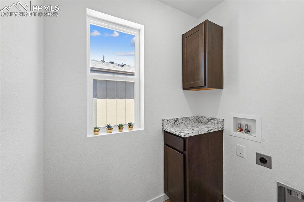 Image 26 of 28: Laundry