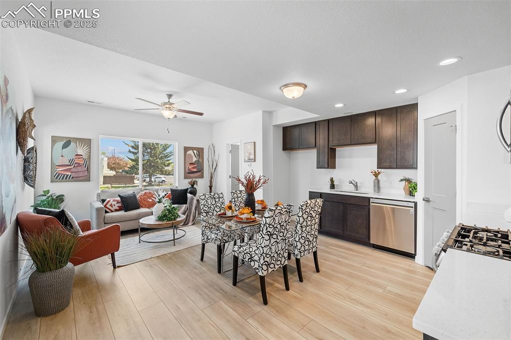 Image 3 of 28: Dining Area