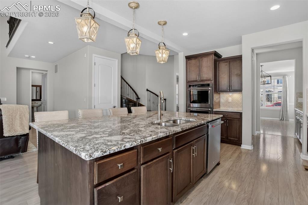 Image 17 of 42: Kitchen