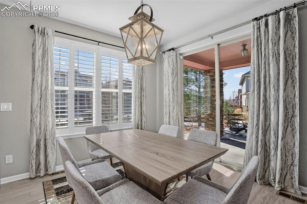 Image 18 of 42: Dining Area