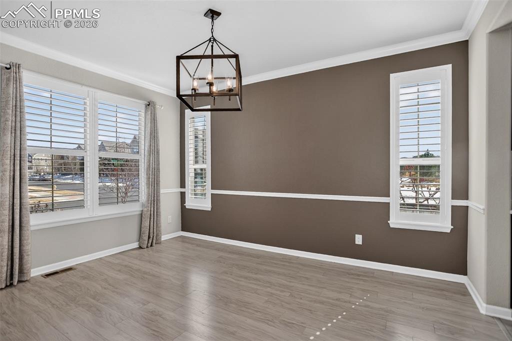 Image 20 of 42: Dining Area