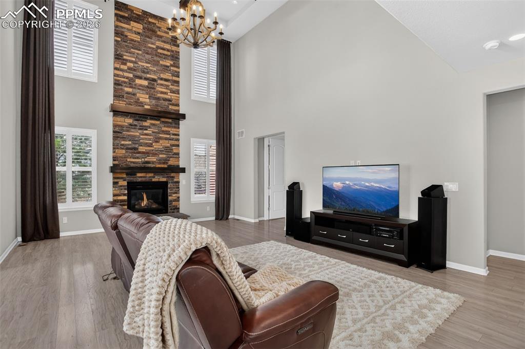 Image 22 of 42: Living Room