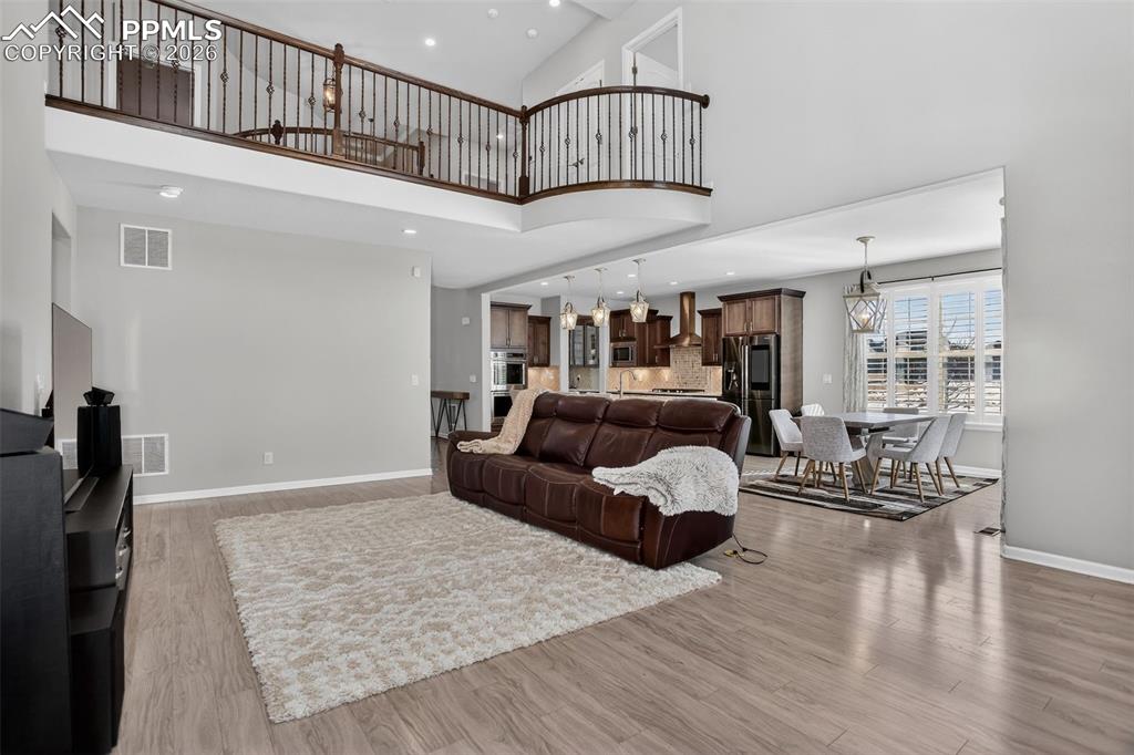 Image 23 of 42: Living Room