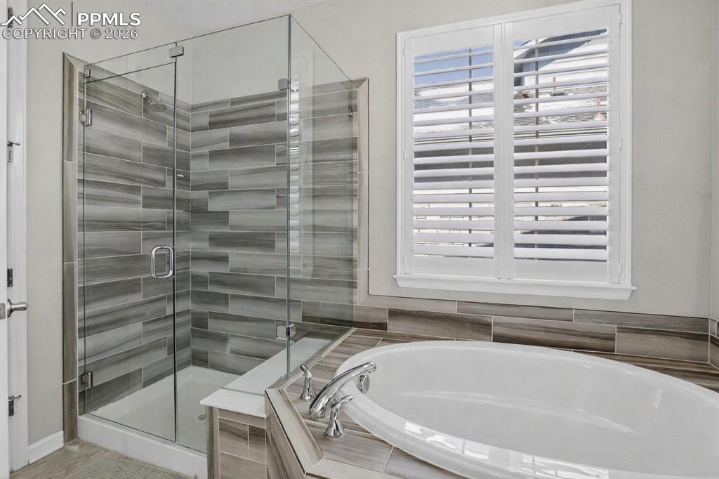 Image 32 of 42: Bathroom