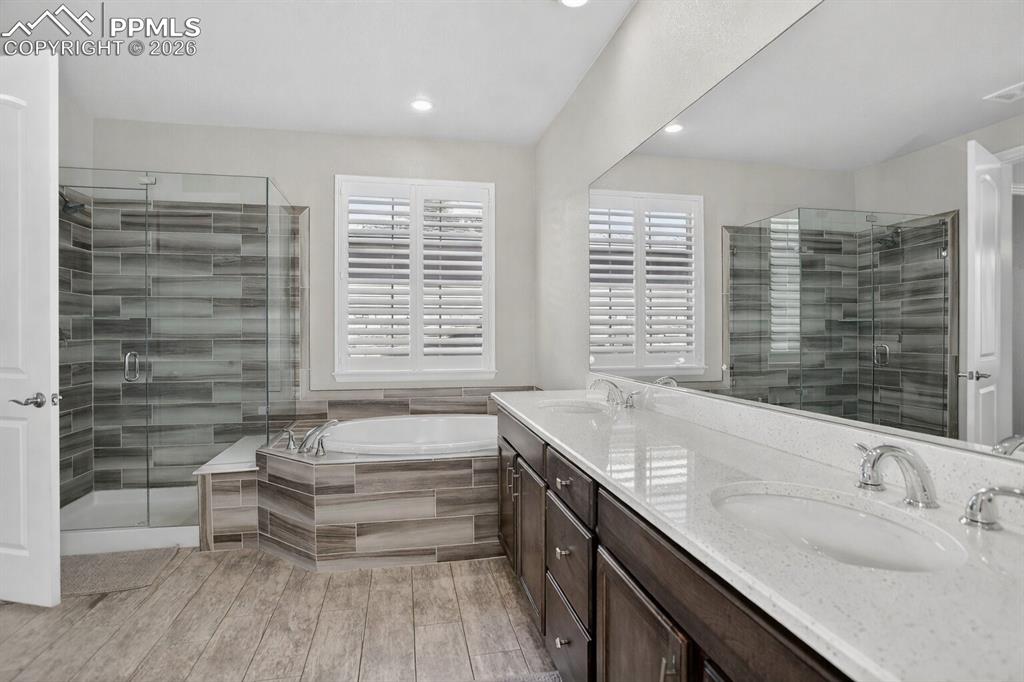 Image 33 of 42: Bathroom