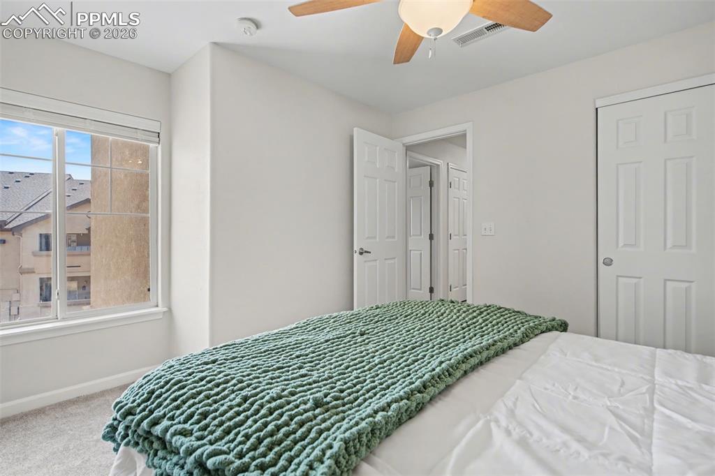 Image 25 of 30: Bedroom