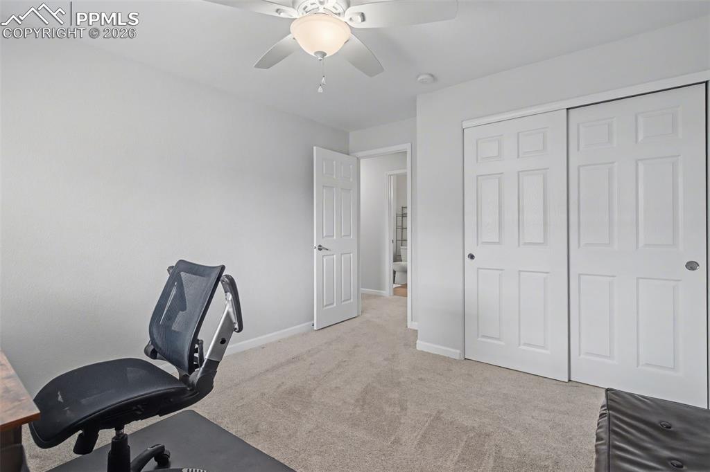 Image 28 of 30: Office