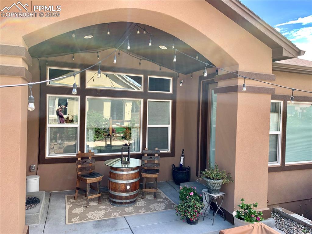 Image 17 of 24: Entry