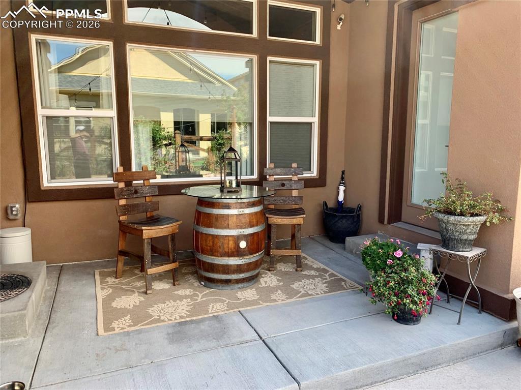 Image 18 of 24: Entry