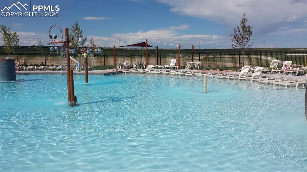 Image 22 of 24: Pool