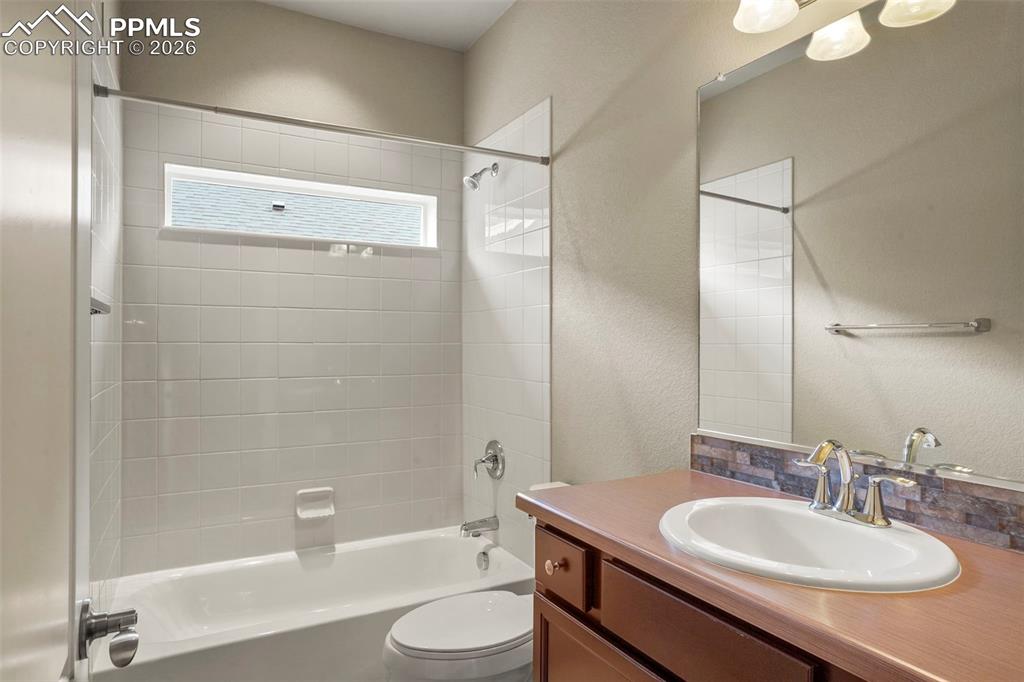 Image 29 of 44: Bathroom