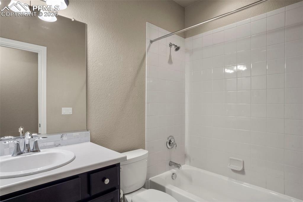 Image 34 of 44: Bathroom