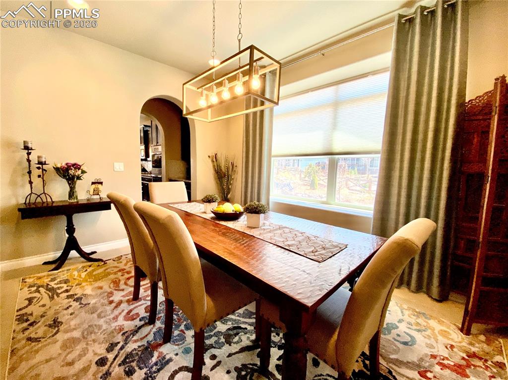 Image 4 of 24: Dining Area