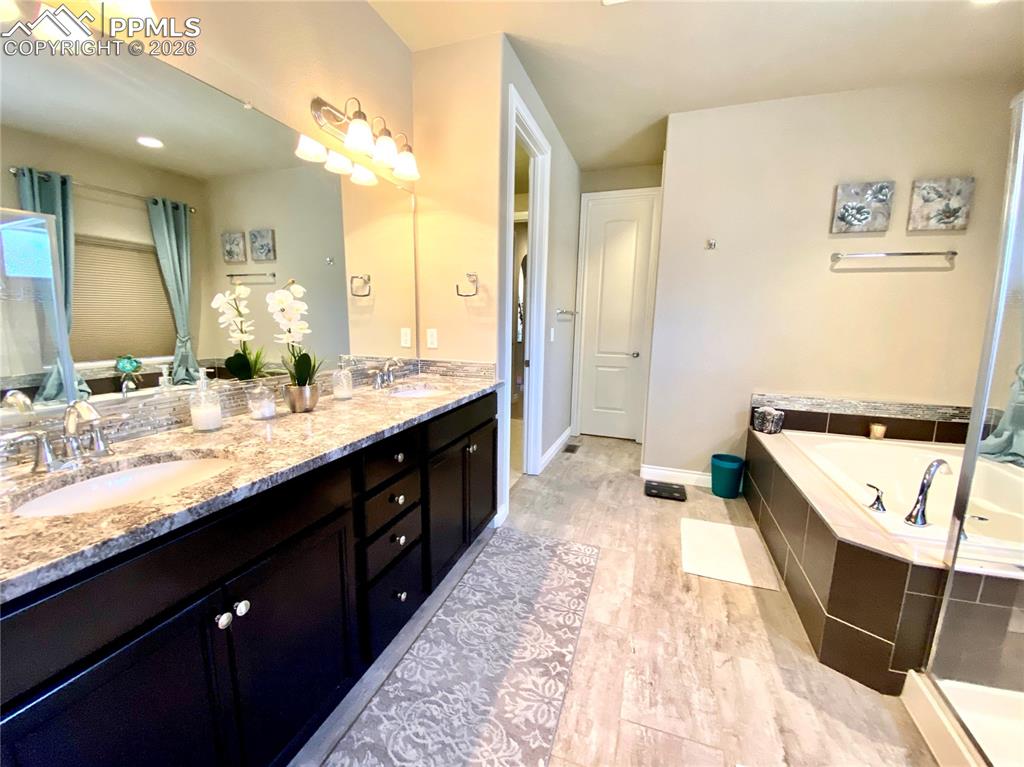 Image 5 of 24: Bathroom