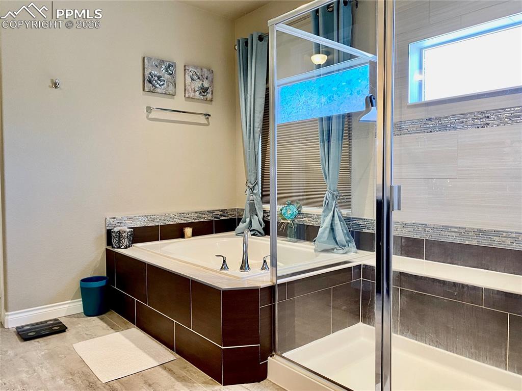 Image 6 of 24: Bathroom