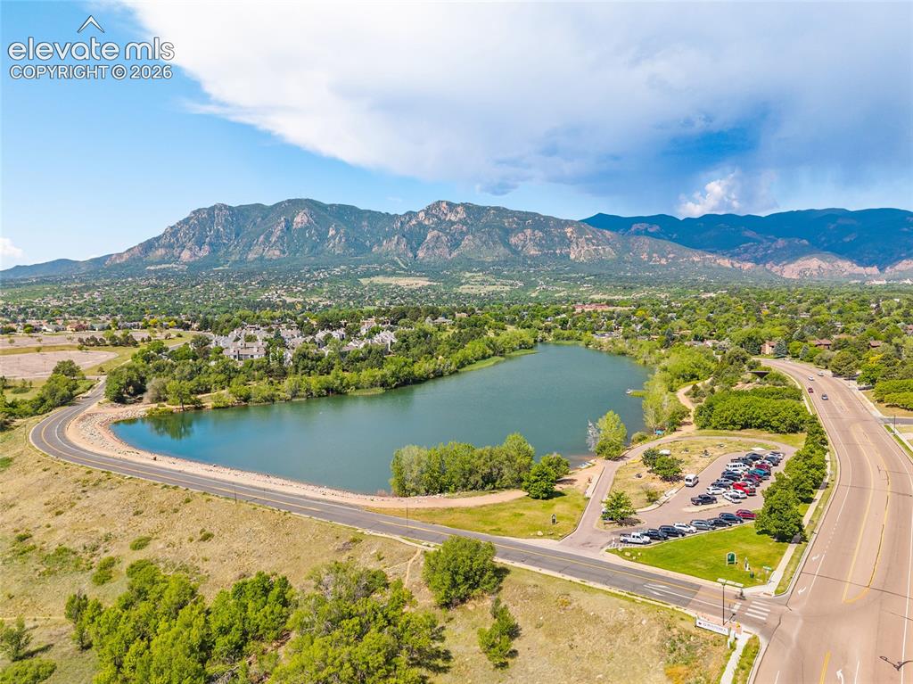 Image 28 of 42: Quail Lake within walking distance