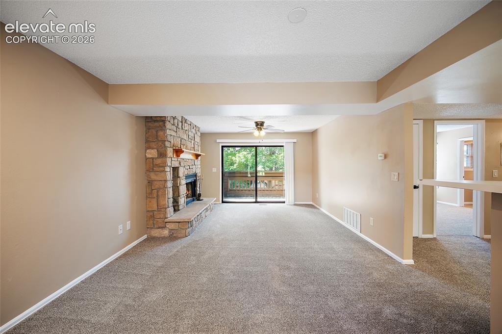 Image 4 of 42: New carpet 