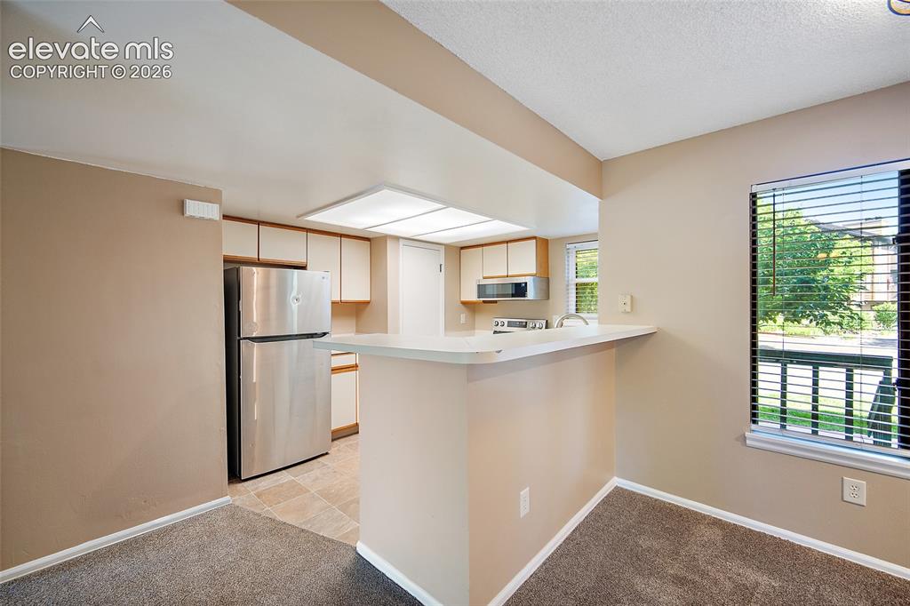 Image 9 of 42: Kitchen