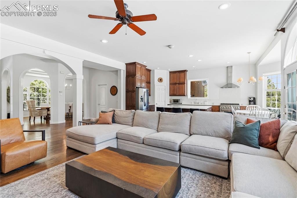 Image 10 of 50: Living Room