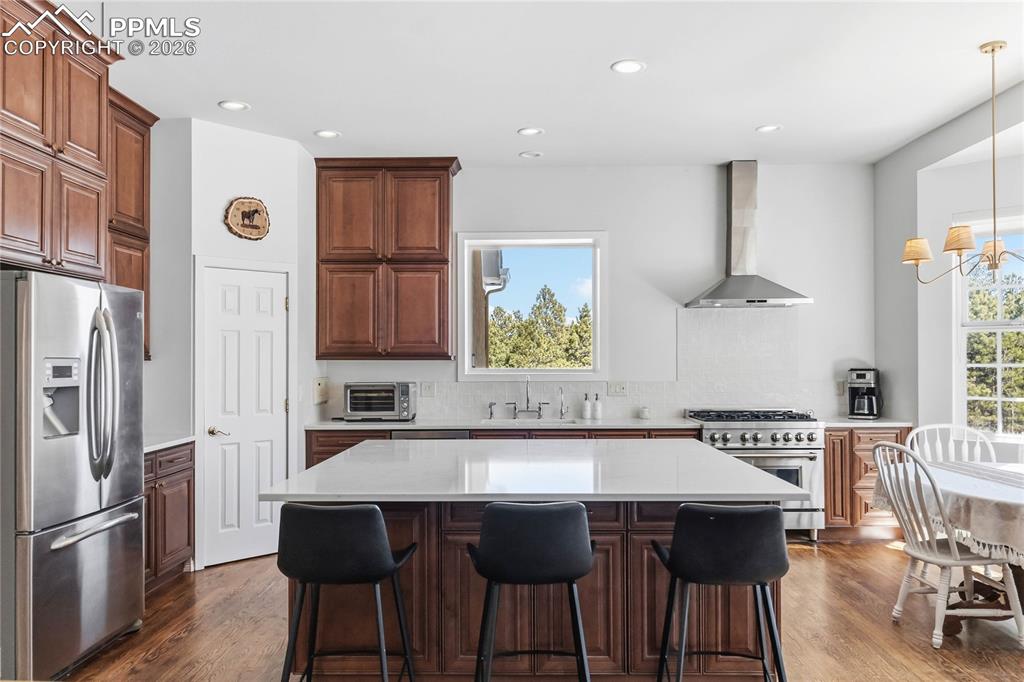 Image 18 of 50: Kitchen