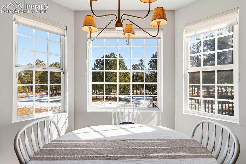 Image 19 of 50: Dining Area