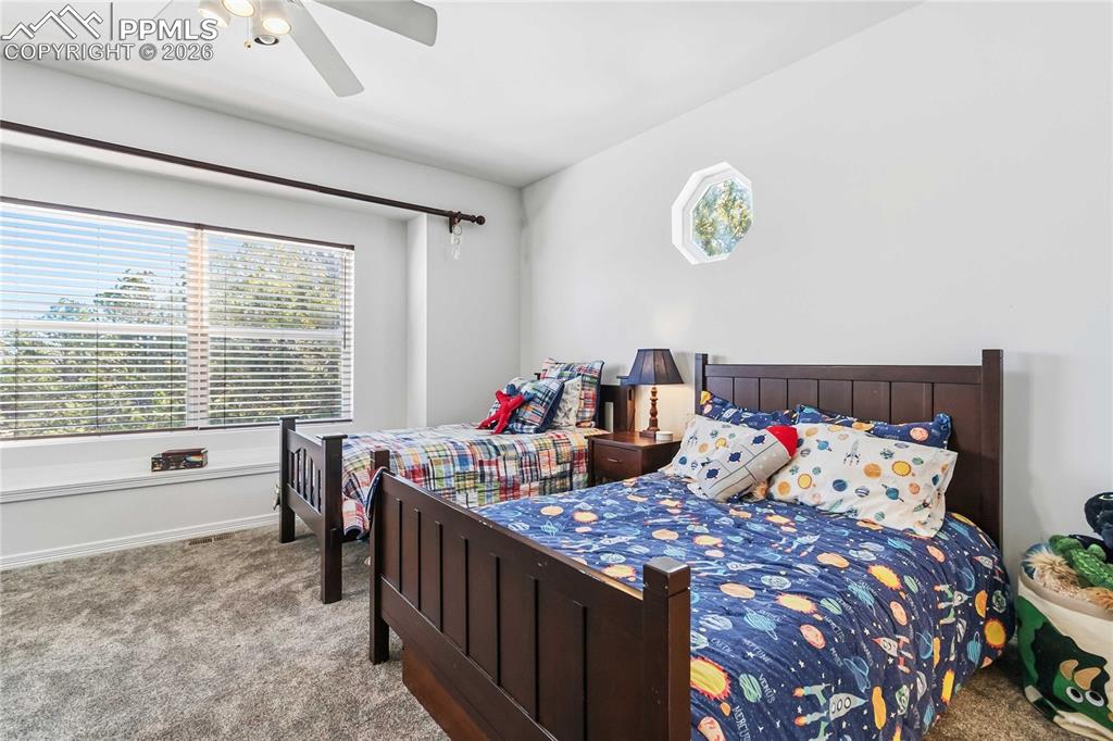 Image 23 of 50: Bedroom