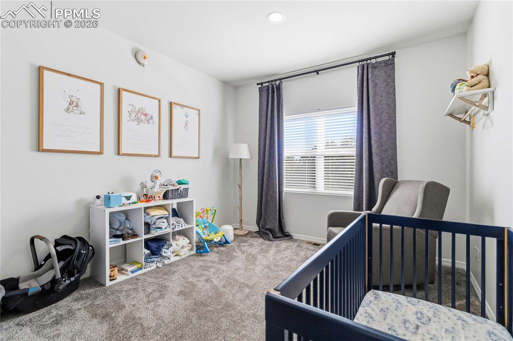 Image 26 of 50: Bedroom